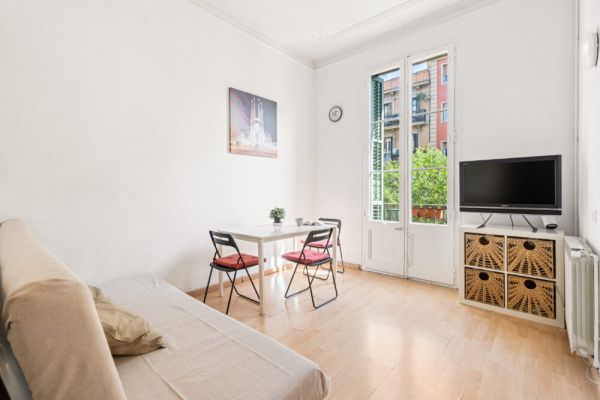 Spacious 5-Bedroom Apartment in Central Barcelona