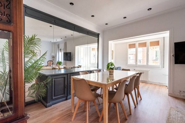 Monthly Central Flat • Urgell 1 min • AC + Wi-Fi