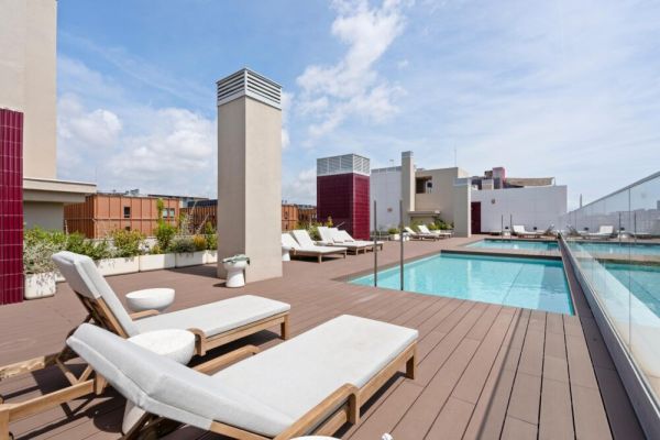 Monthly 32+ Nights: 1BR + Pools + Parking
