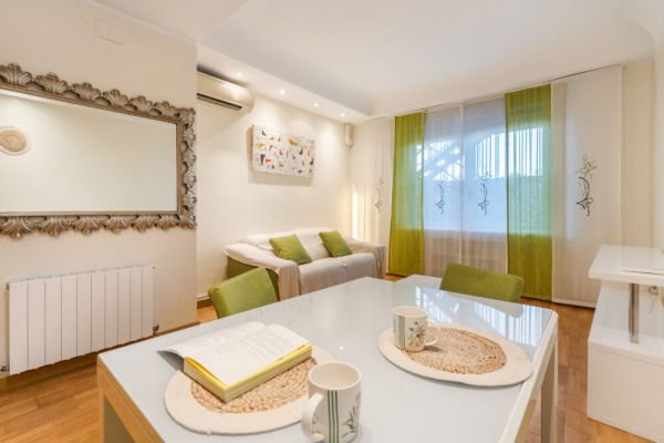Quiet 1-Bed Monthly Rental with Workspace & AC
