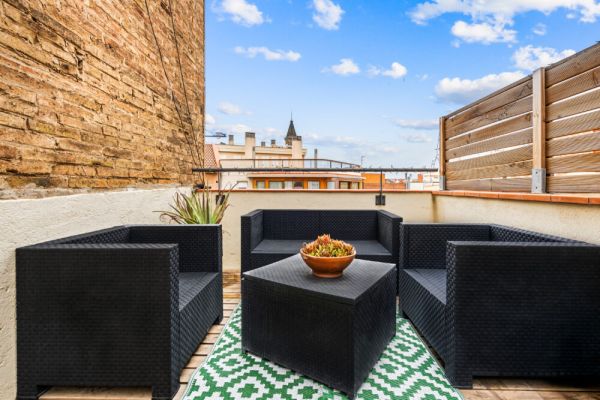 Barcelona Elegance: 2BR with Rooftop Terrace