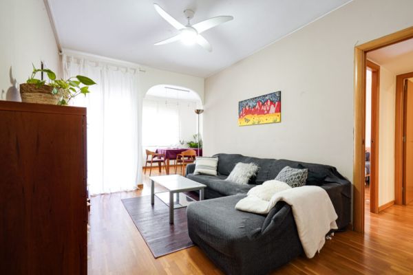 Poble Sec Flat · 2 Balconies · A/C · 4 Guests
