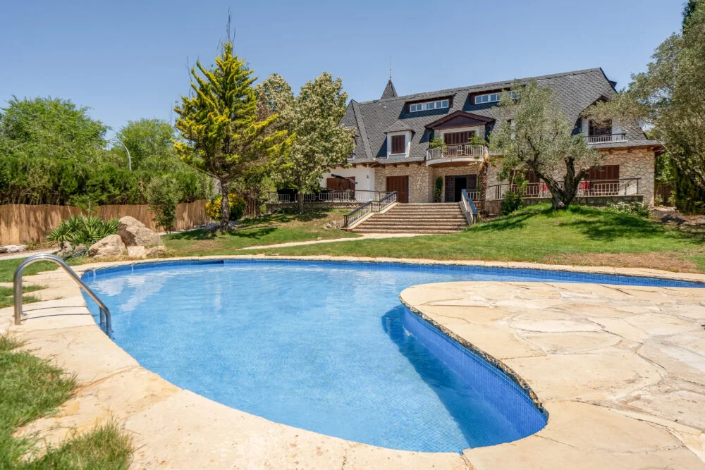 Casa Les Punxes, Begues: manor house and private pool