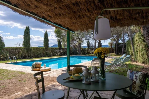 Shaded sitting area beside the pool at the Santpedor villa