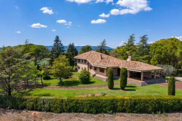 Casa Santpedor and its green countryside grounds in Bages