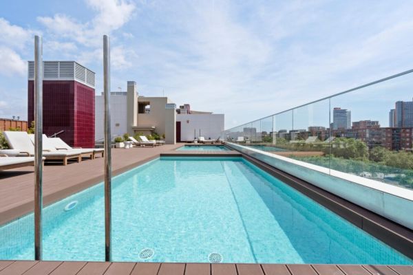 Monthly 32+ Nights: 1BR + Pools + Parking
