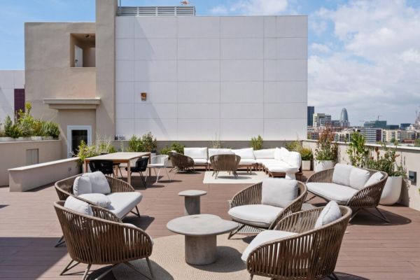 Monthly 32+ Nights: 1BR + Pools + Parking